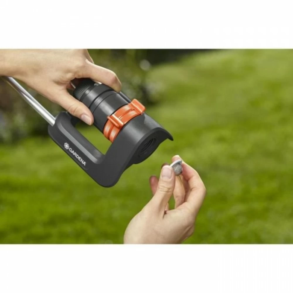 Gardena Arroseur Oscillant Aqua M – Surface 250m² – Portée 18m Max – Résistant Uv Et Gel – Garantie 5 Ans (18702-20) – Image 3